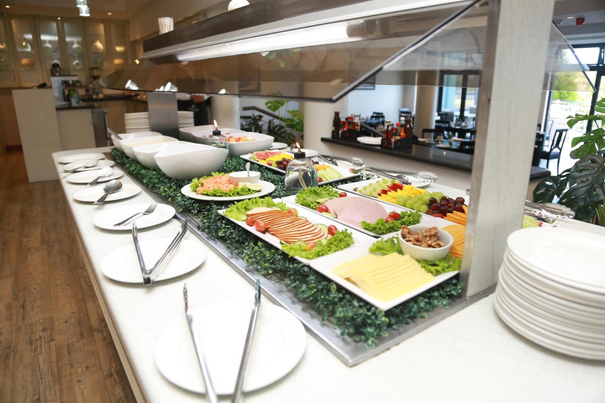 Blue Lagoon Hotel And Conference Centre East London Ngoại thất bức ảnh