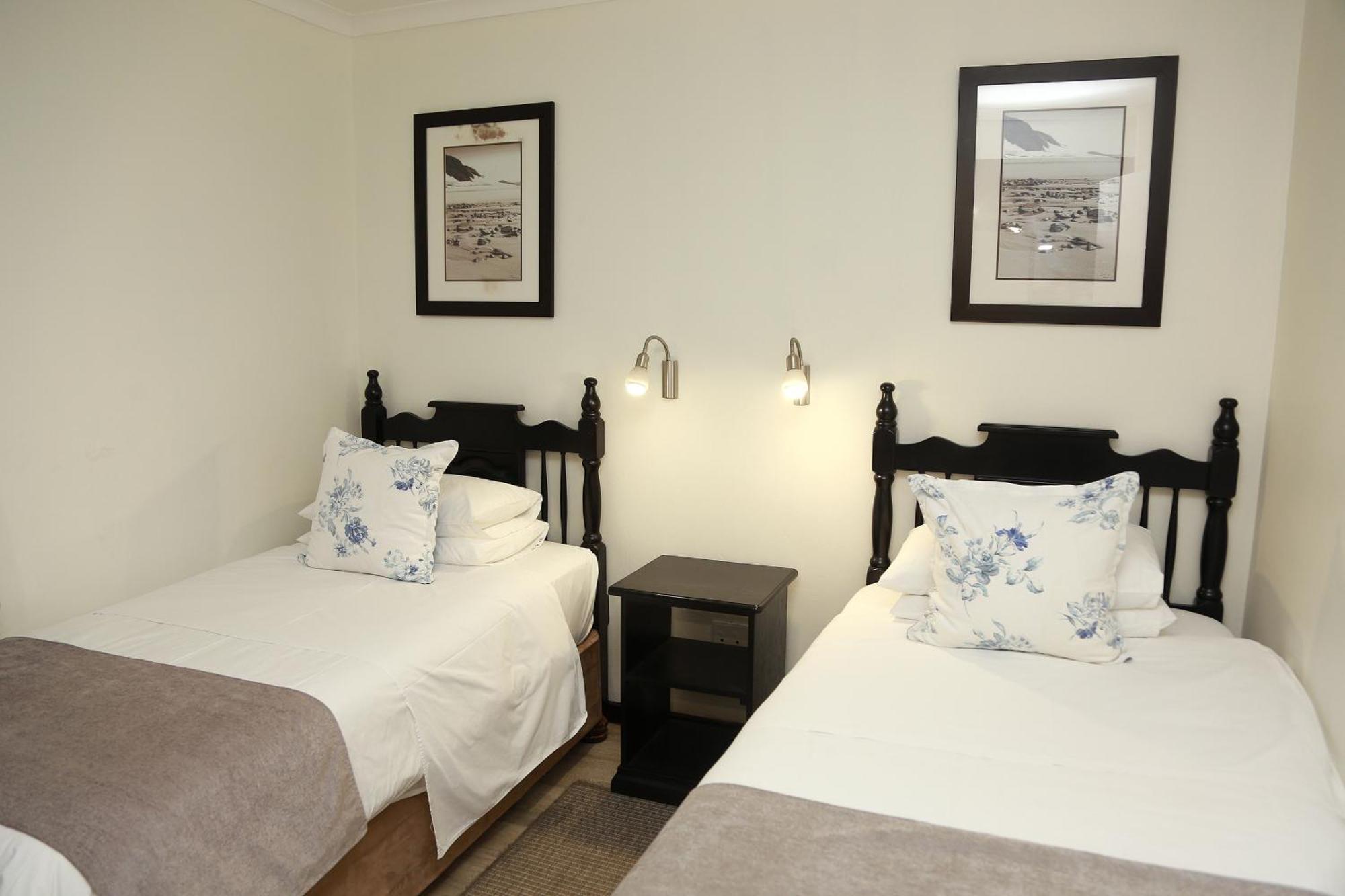 Blue Lagoon Hotel And Conference Centre East London Ngoại thất bức ảnh