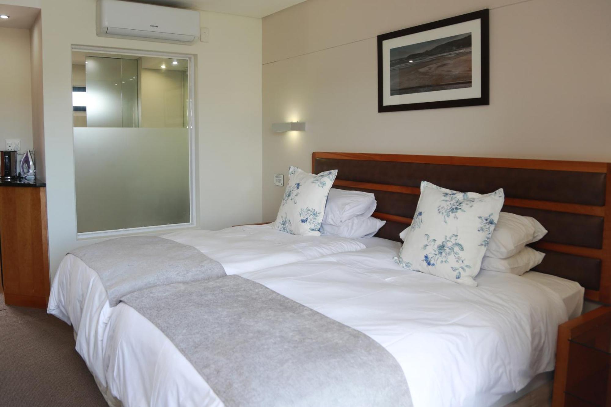 Blue Lagoon Hotel And Conference Centre East London Ngoại thất bức ảnh
